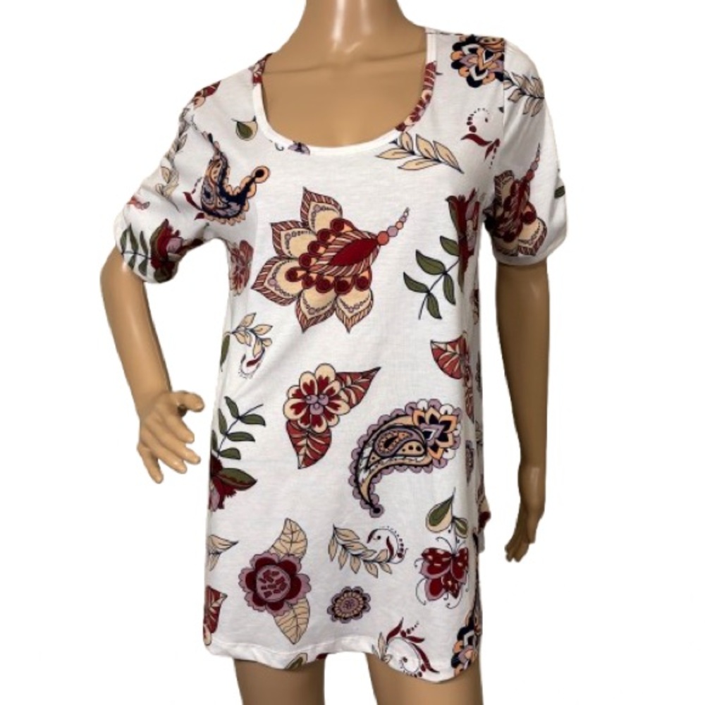 Lularoe Floral Paisley Print Morgan Flare
Tee Size M
